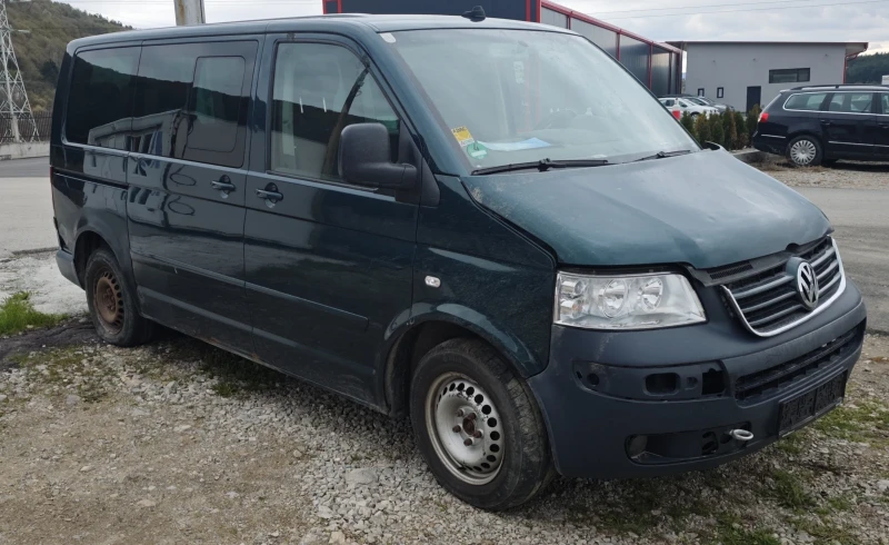 VW Multivan 2.5 TDI, снимка 2 - Бусове и автобуси - 49891053