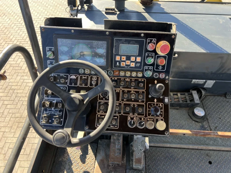 Асфалтополагаща машина Друга марка, снимка 6 - Индустриална техника - 47922273