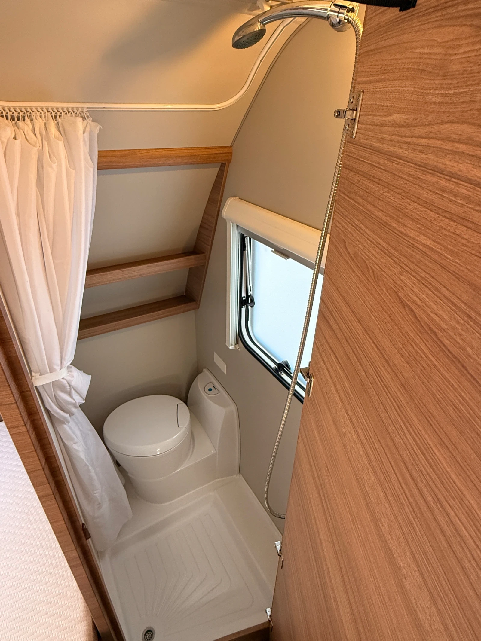 �������� Weinsberg CaraOne 450 | Mobile.bg � ����������� 14