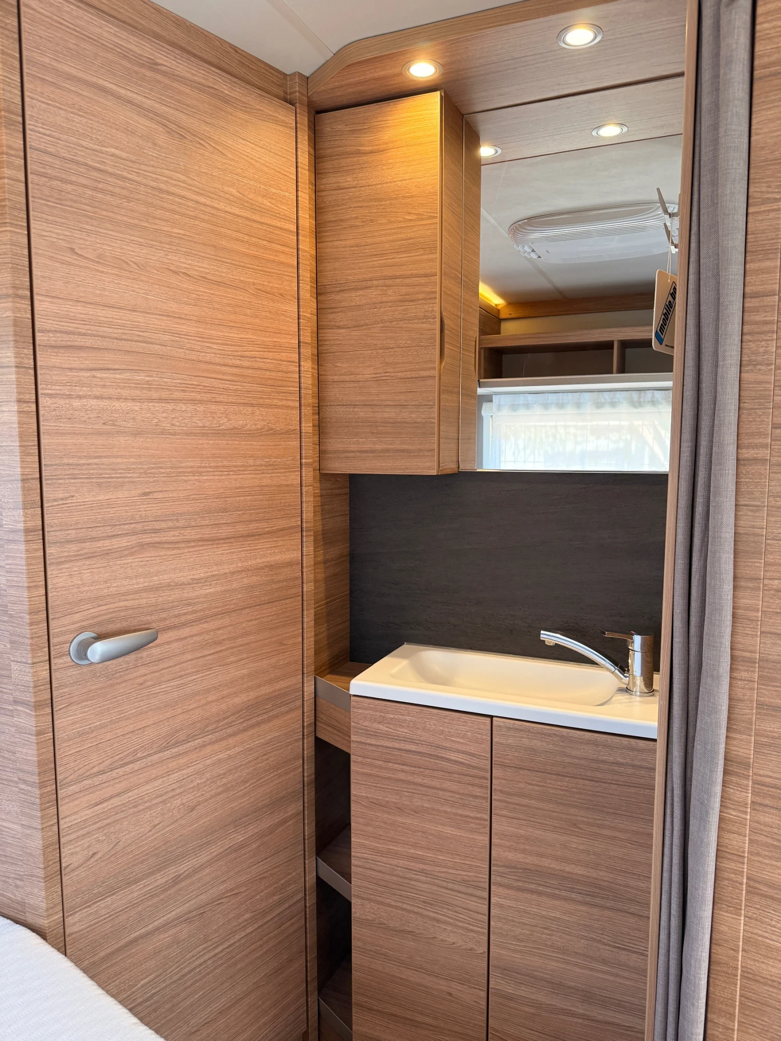 �������� Weinsberg CaraOne 450 | Mobile.bg � ����������� 13