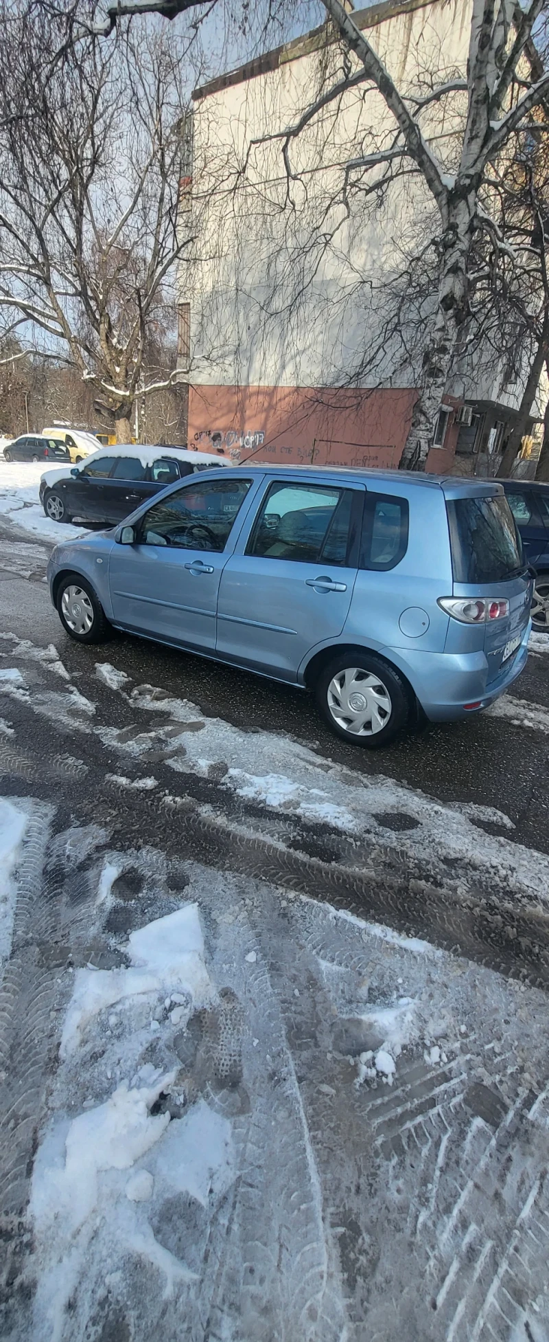 Mazda 2 1.4 дизел  2чифта гуми, снимка 4 - Автомобили и джипове - 49180670