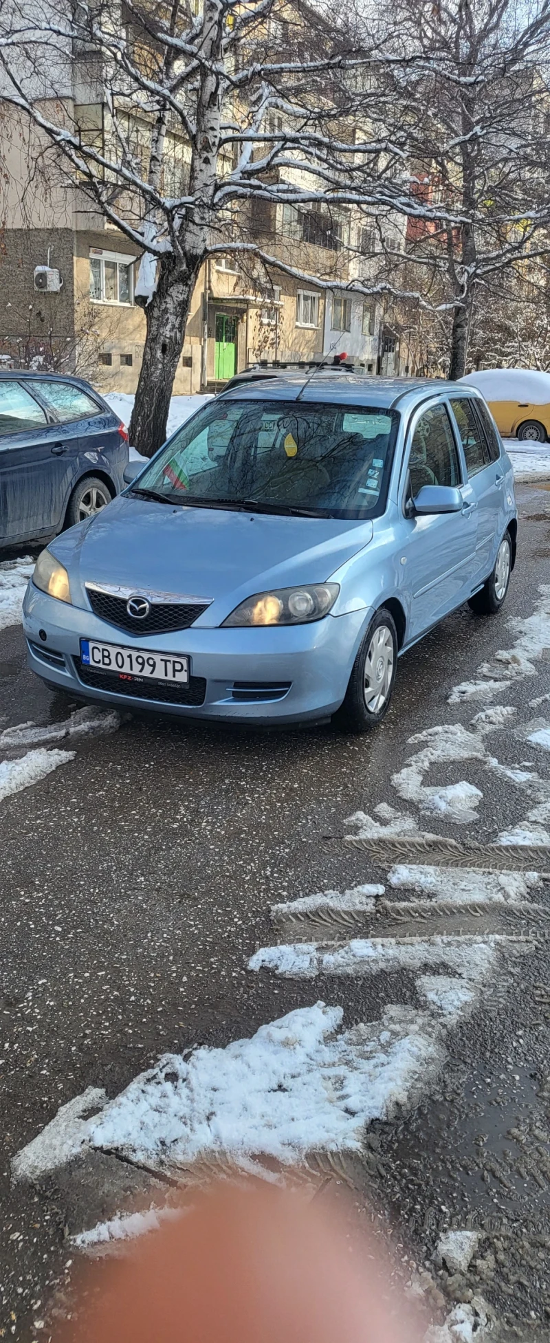 Mazda 2 1.4 дизел  2чифта гуми, снимка 1 - Автомобили и джипове - 49180670