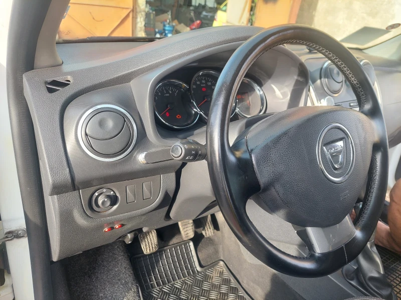 Dacia Logan, снимка 8 - Автомобили и джипове - 52492290