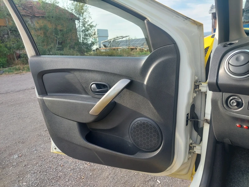 Dacia Logan, снимка 9 - Автомобили и джипове - 52492290