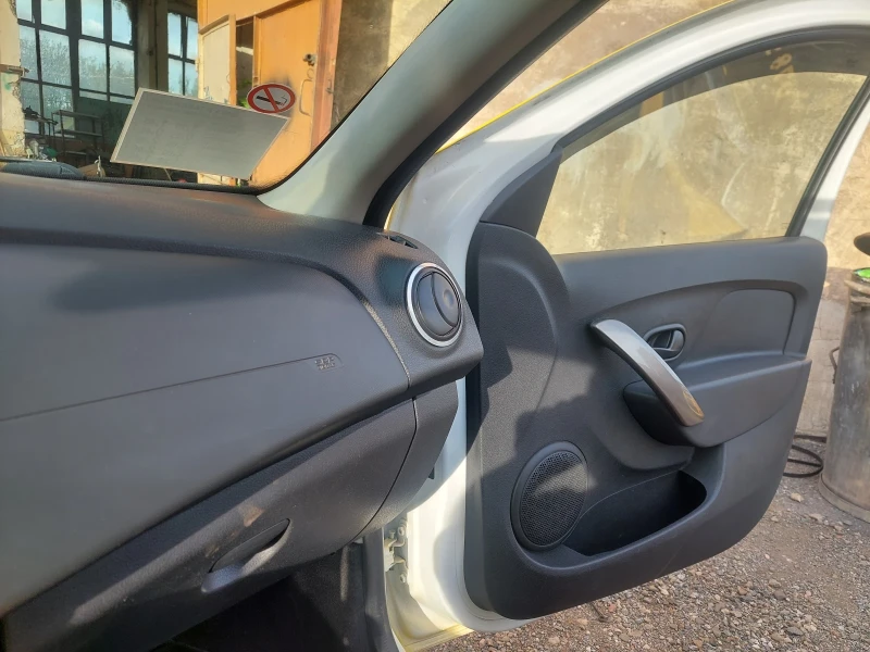 Dacia Logan, снимка 10 - Автомобили и джипове - 52492290