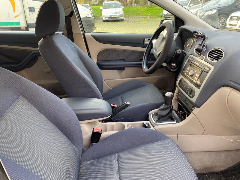 Ford Focus 1.6i, снимка 9 - Автомобили и джипове - 52494703