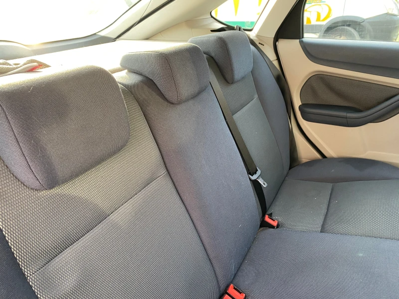 Ford Focus 1.6i, снимка 7 - Автомобили и джипове - 52494703