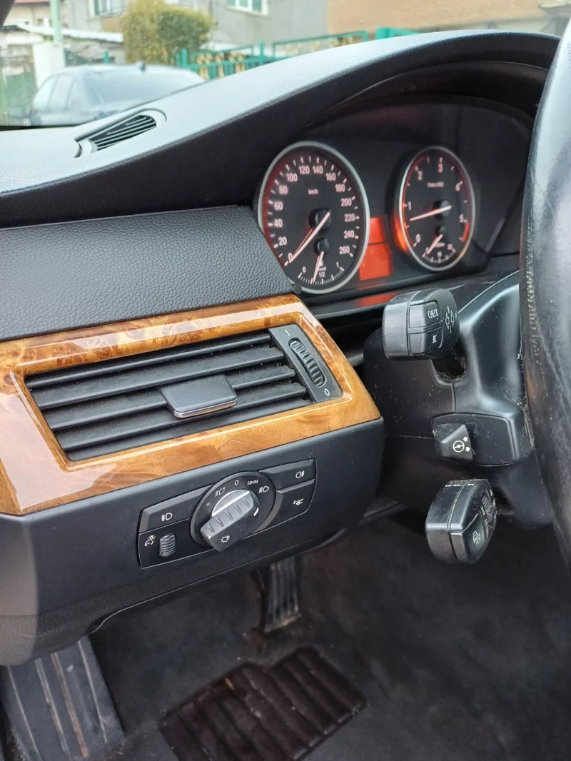 BMW 530 Distronic, Head-Up!Топ топ, снимка 12 - Автомобили и джипове - 52672418