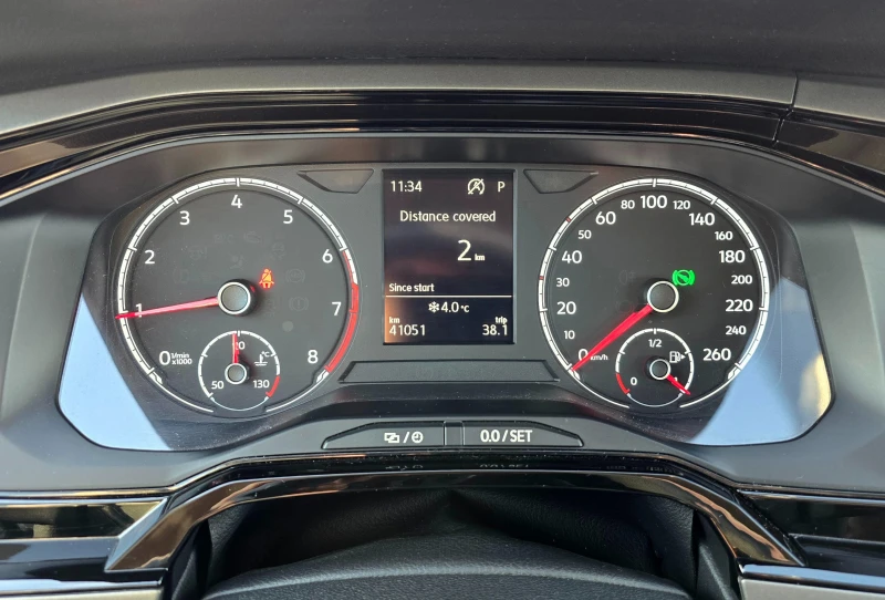 VW Polo 1.0, снимка 8 - Автомобили и джипове - 53118247