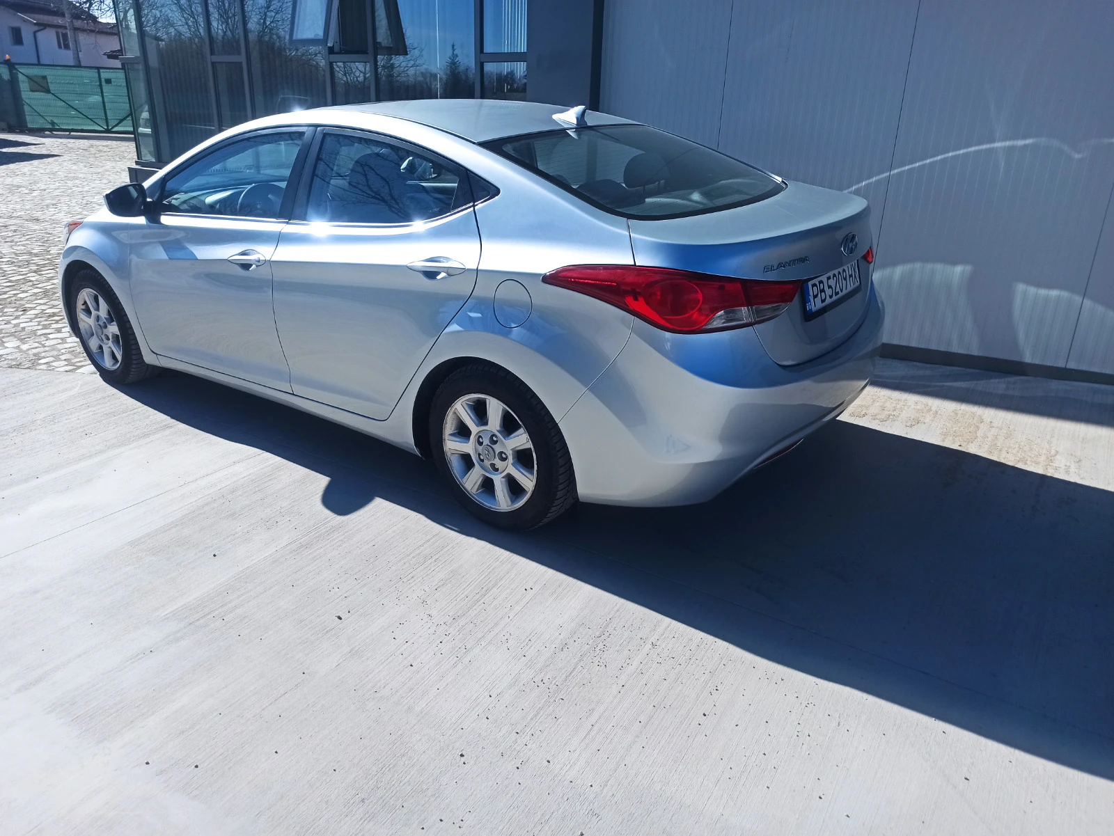 Hyundai Elantra 1.8 автомат - изображение 3