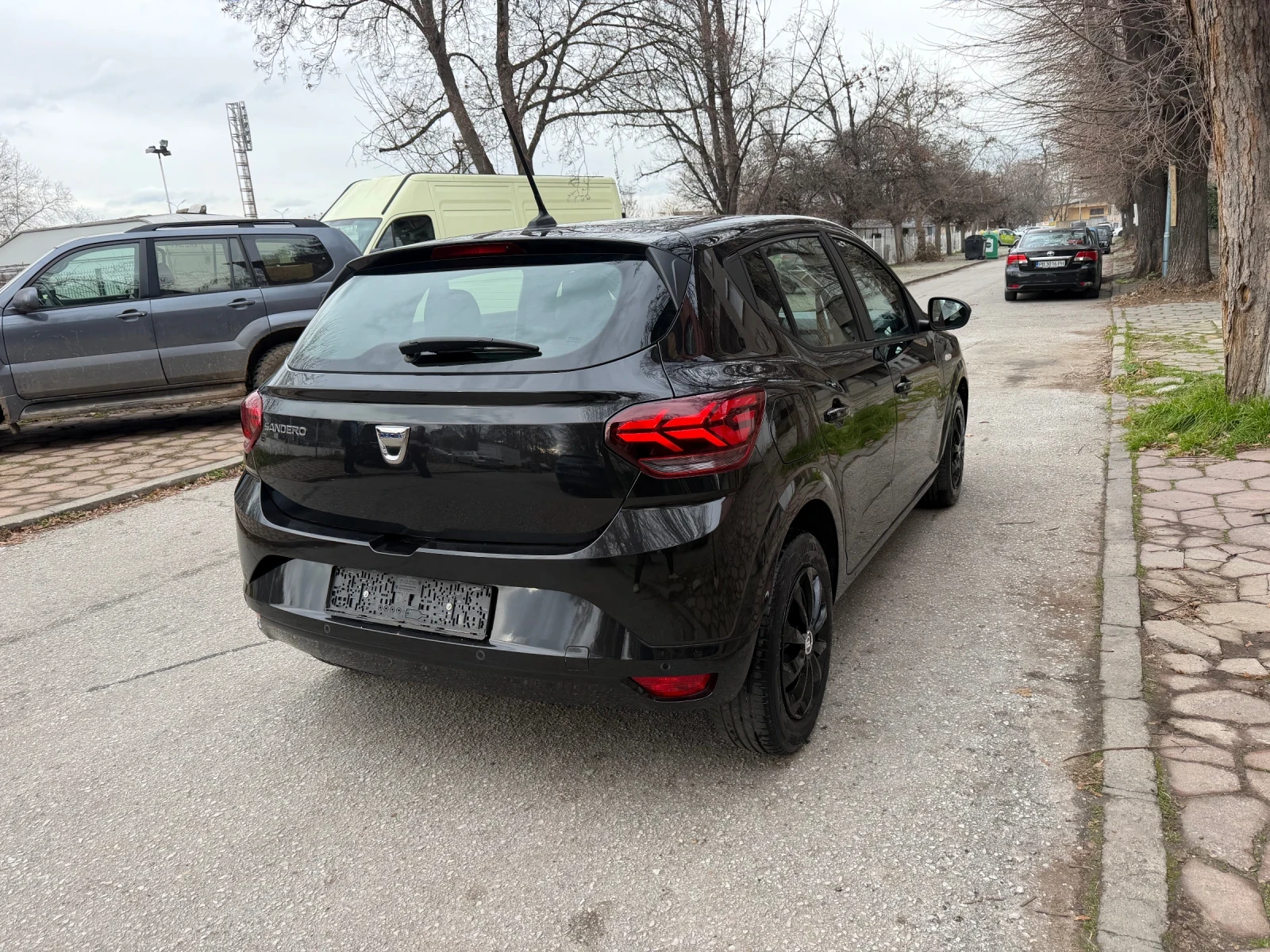 Dacia Sandero 1.0 ������/�������� ��� 101�.�. 6 �������� | Mobile.bg � ����������� 6