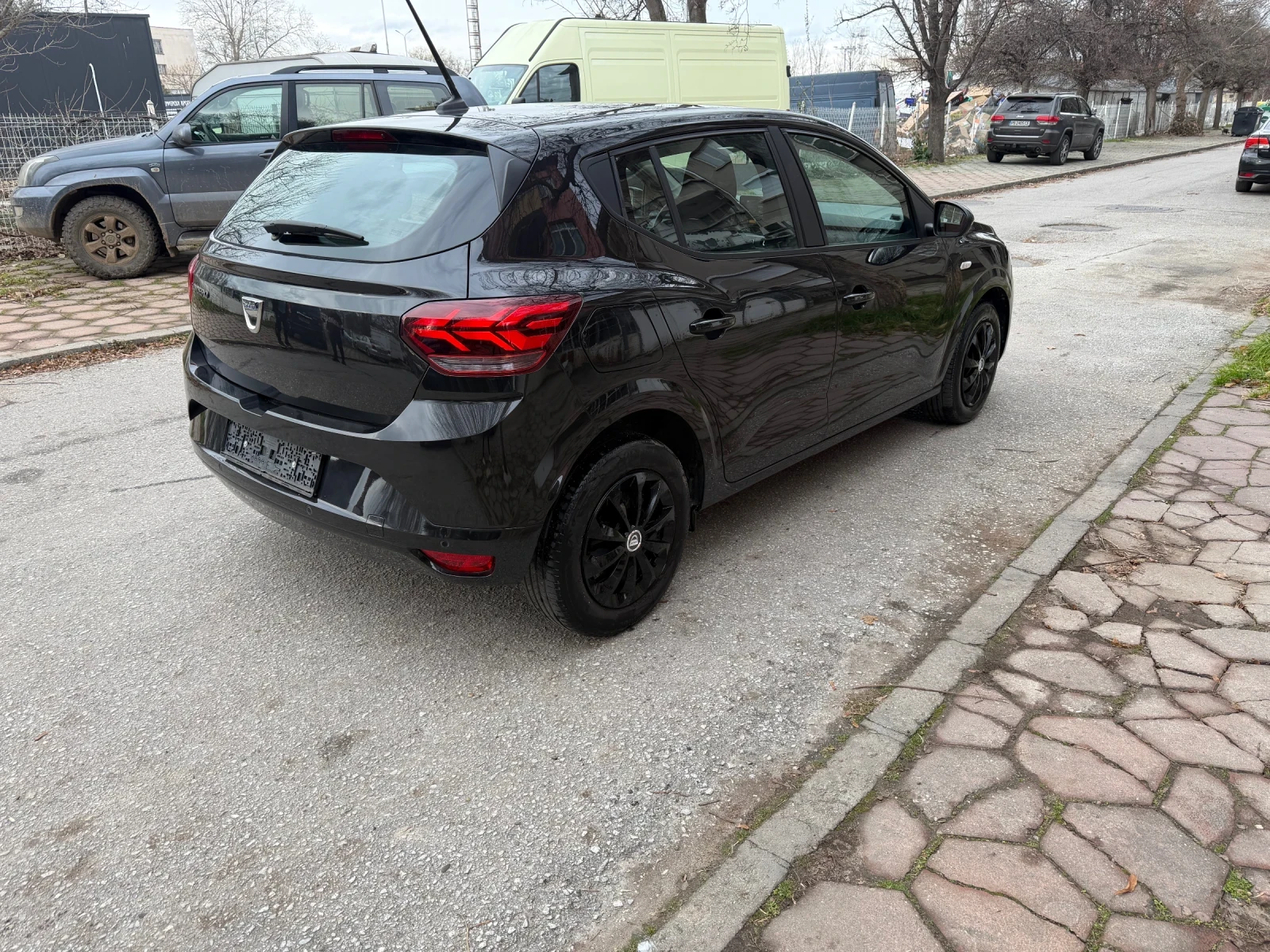 Dacia Sandero 1.0 ������/�������� ��� 101�.�. 6 �������� | Mobile.bg � ����������� 5