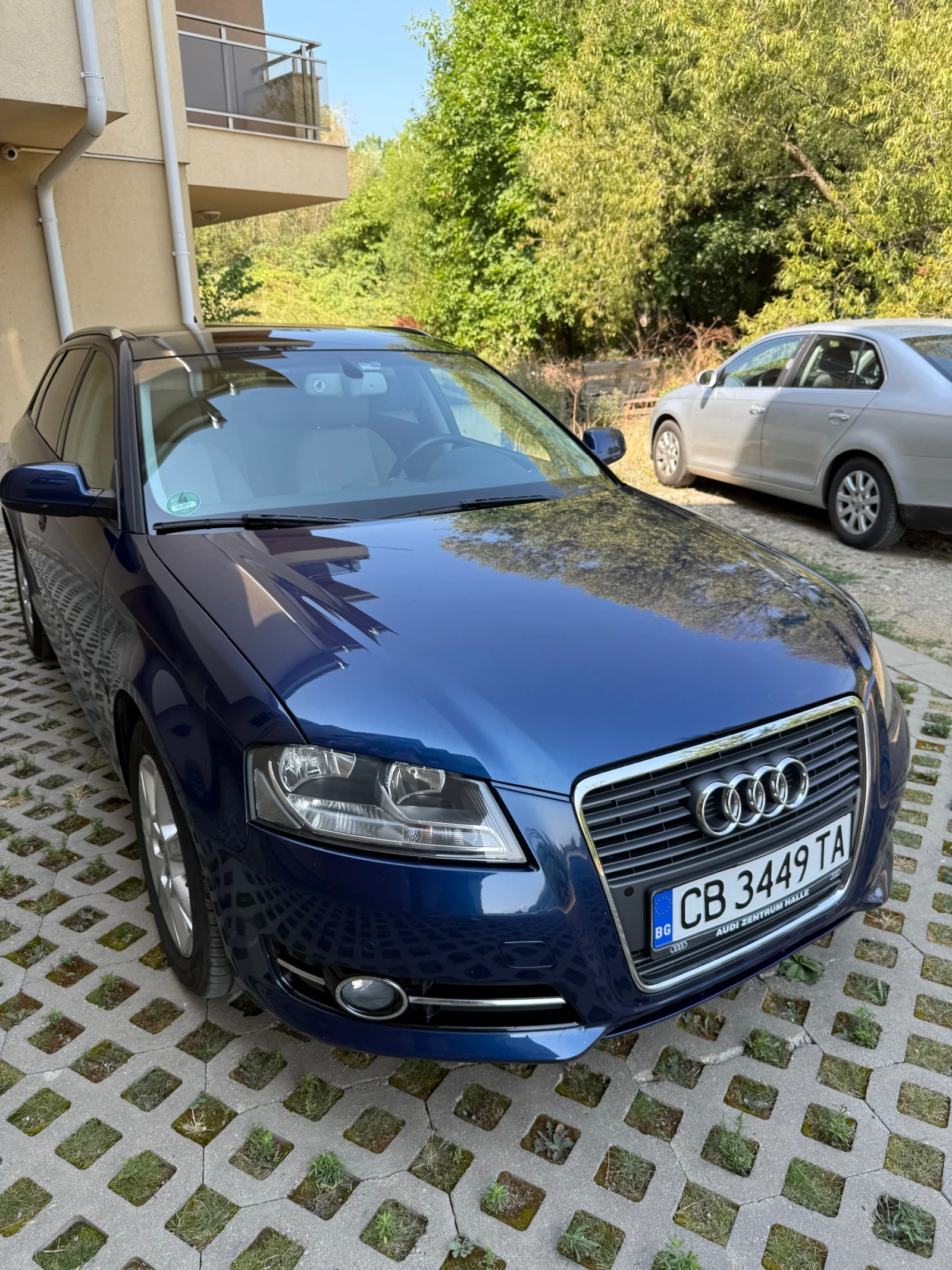 Audi A3 Sportback 1.2TFSI / Automatik / Pano, снимка 3 - Автомобили и джипове - 54092941