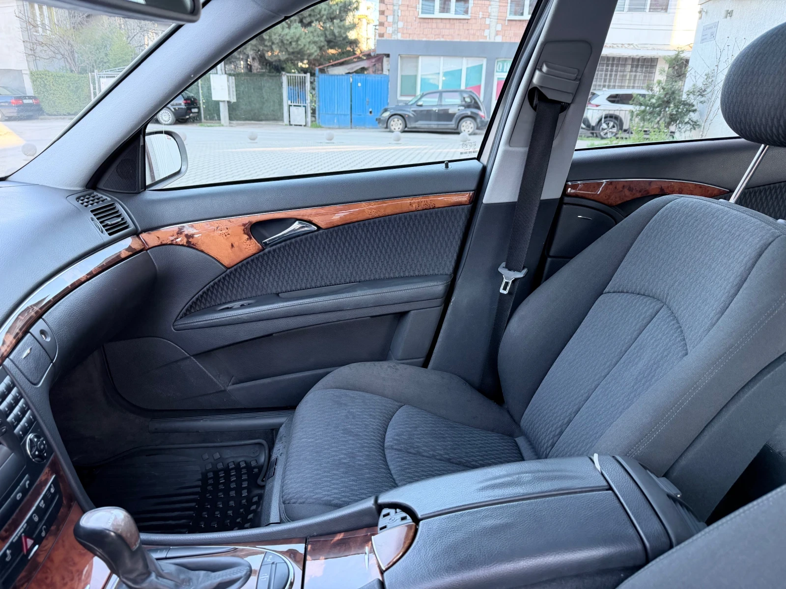 Mercedes-Benz E 270, снимка 8 - Автомобили и джипове - 54160763