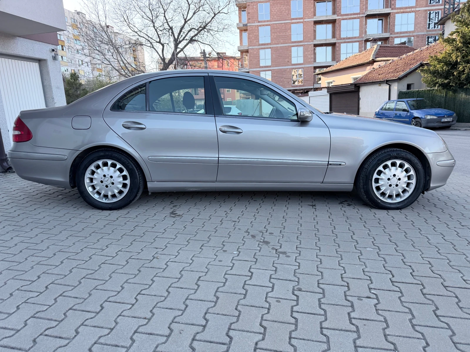 Mercedes-Benz E 270, снимка 3 - Автомобили и джипове - 54160763