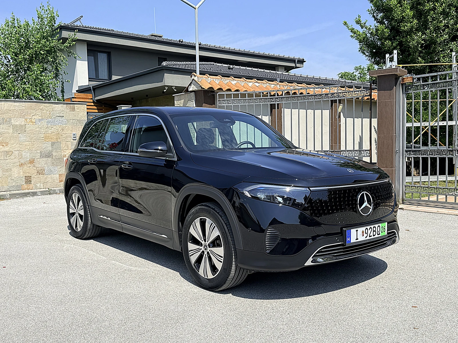 Mercedes-Benz EQB 250+ Full Led, Cam 2025г., снимка 2 - Автомобили и джипове - 54804691