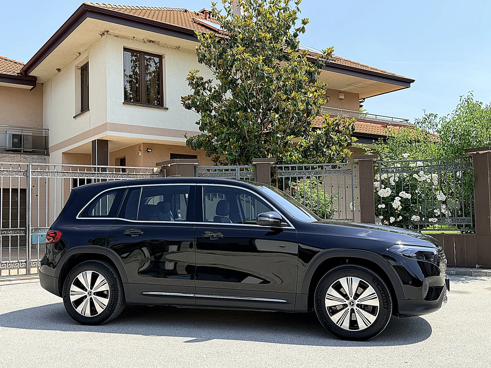 Mercedes-Benz EQB 250+ Full Led, Cam 2025г., снимка 4 - Автомобили и джипове - 54804691