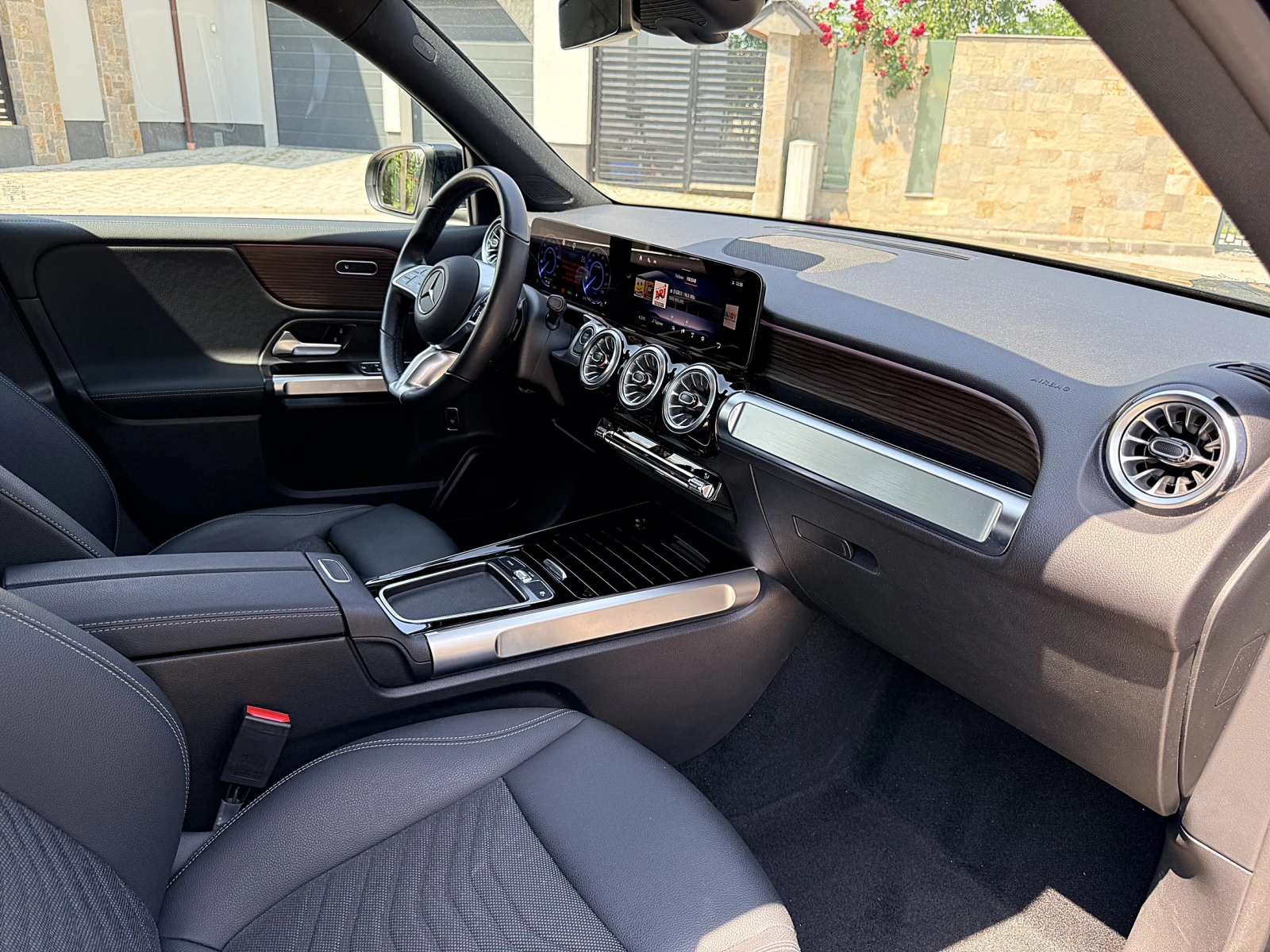 Mercedes-Benz EQB 250+ Full Led, Cam 2025г., снимка 10 - Автомобили и джипове - 54804691