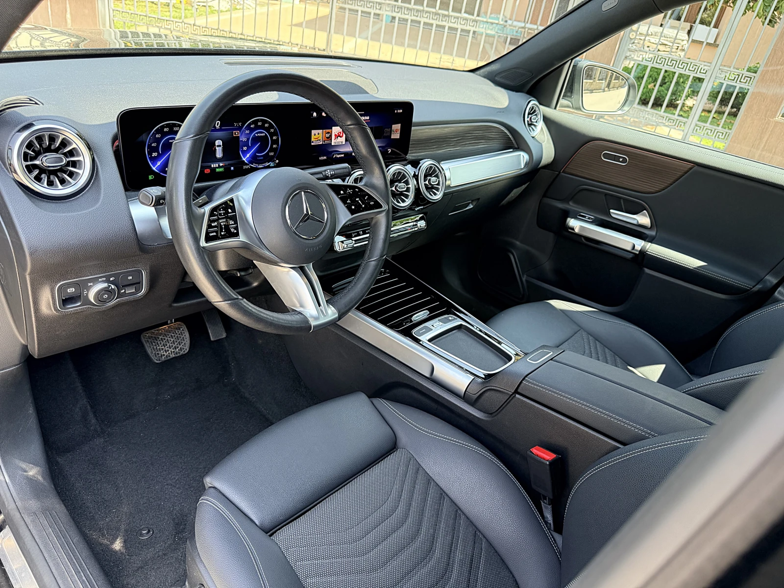 Mercedes-Benz EQB 250+ Full Led, Cam 2025г., снимка 8 - Автомобили и джипове - 54804691
