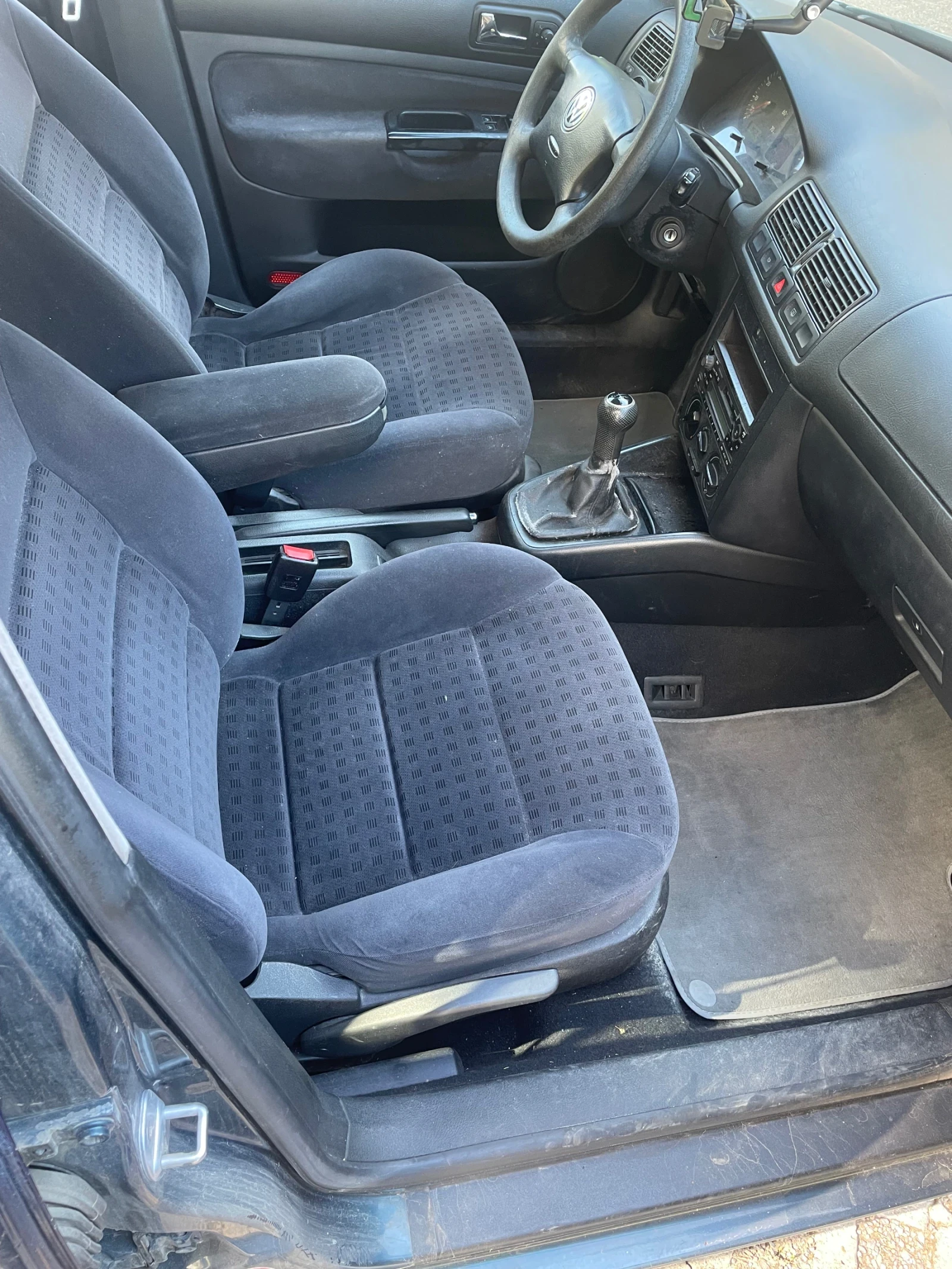 VW Golf 1.6 16v , снимка 5 - Автомобили и джипове - 55002569