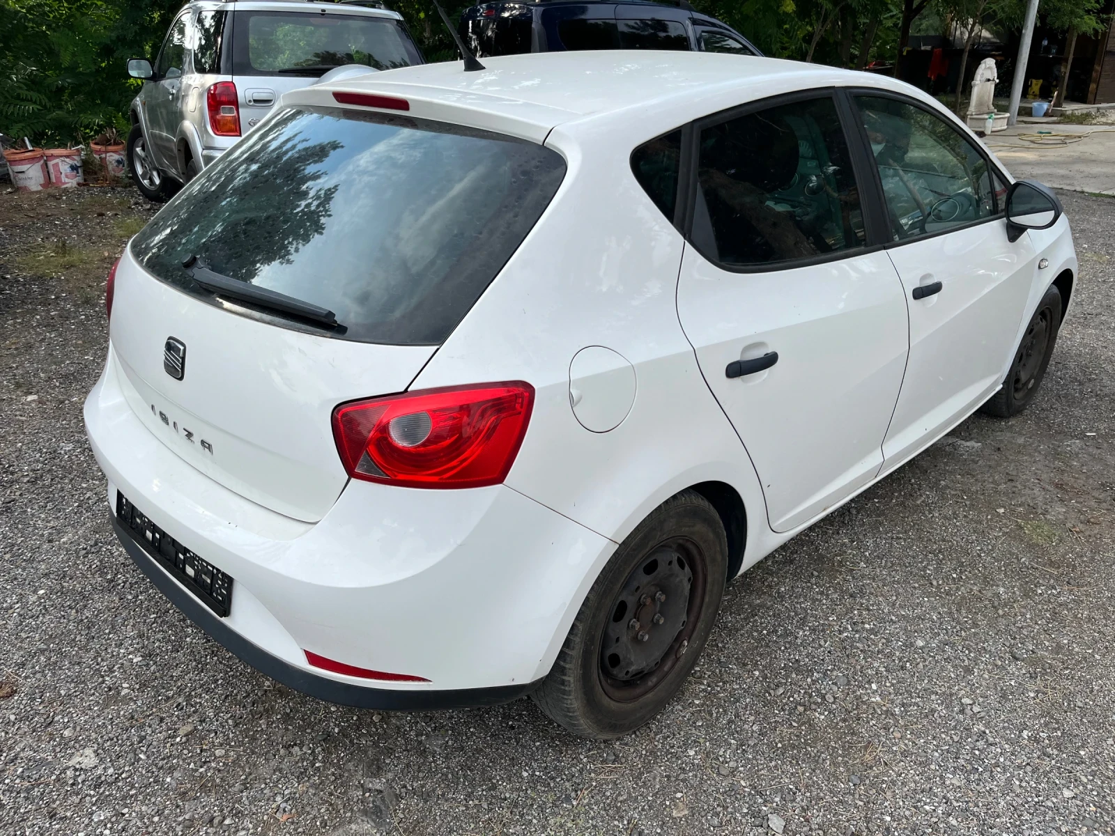 Seat Ibiza 1.2i, снимка 4 - Автомобили и джипове - 55386609