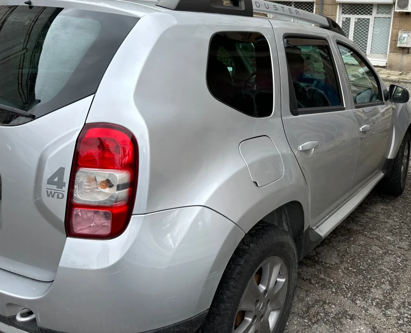 Dacia Duster 1.5 DCI-4х4, снимка 14 - Автомобили и джипове - 47501110