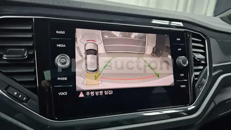 VW T-Roc 2.0TDI| DISTRONIC| DIGITAL| КАМЕРА| ВКЛ. ТЕХНОТЕСТ, снимка 8 - Автомобили и джипове - 54485553