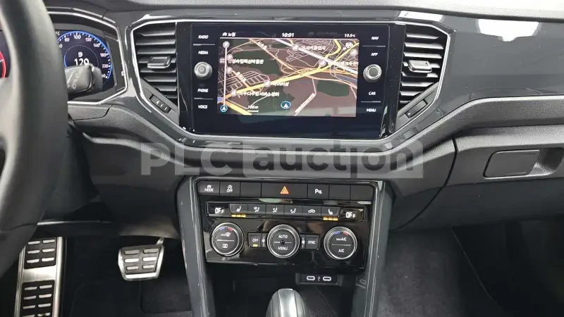 VW T-Roc 2.0TDI| DISTRONIC| DIGITAL| КАМЕРА| ВКЛ. ТЕХНОТЕСТ, снимка 9 - Автомобили и джипове - 54485553