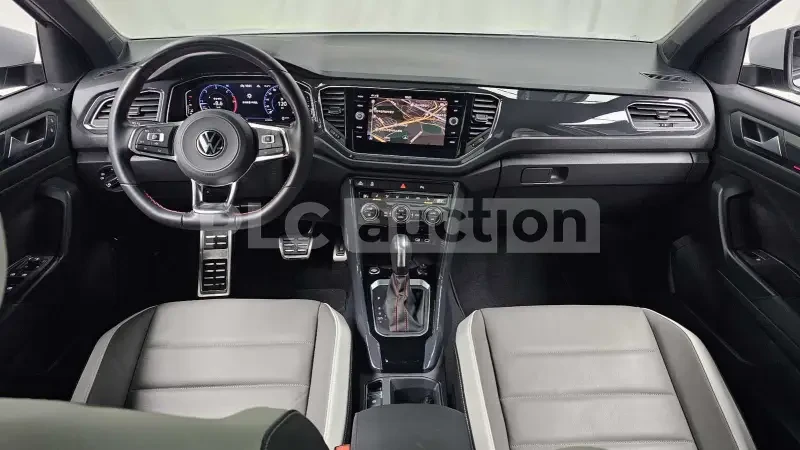 VW T-Roc 2.0TDI| DISTRONIC| DIGITAL| КАМЕРА| ВКЛ. ТЕХНОТЕСТ, снимка 2 - Автомобили и джипове - 54485553