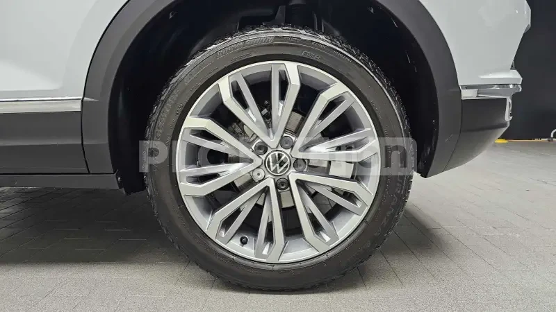 VW T-Roc 2.0TDI| DISTRONIC| DIGITAL| КАМЕРА| ВКЛ. ТЕХНОТЕСТ, снимка 13 - Автомобили и джипове - 54485553
