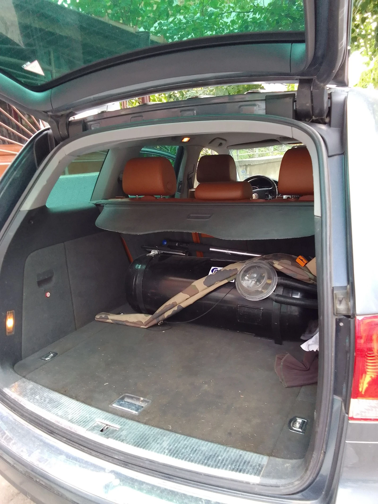 VW Touareg 4200 - изображение 8