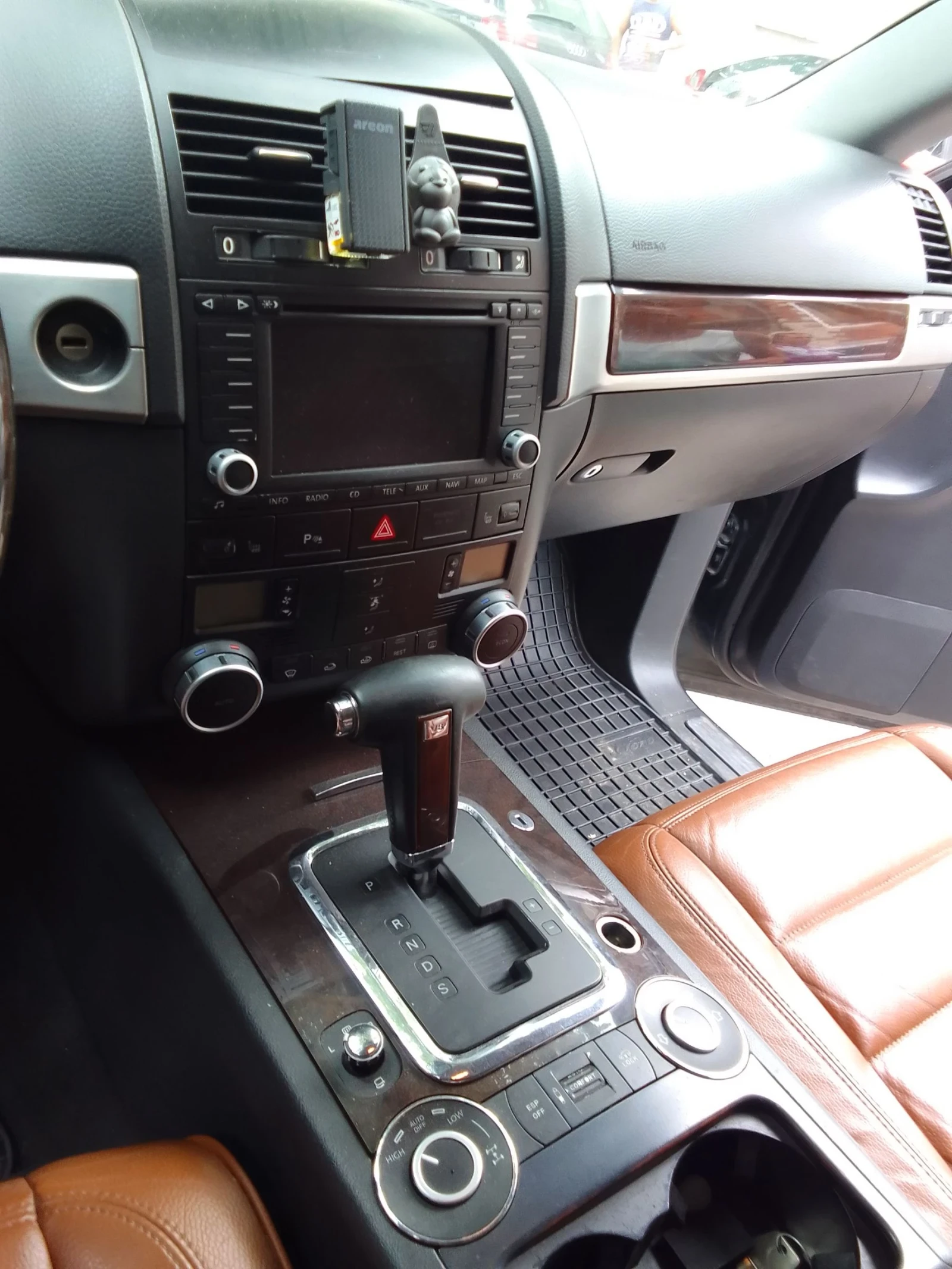 VW Touareg 4200 - изображение 6