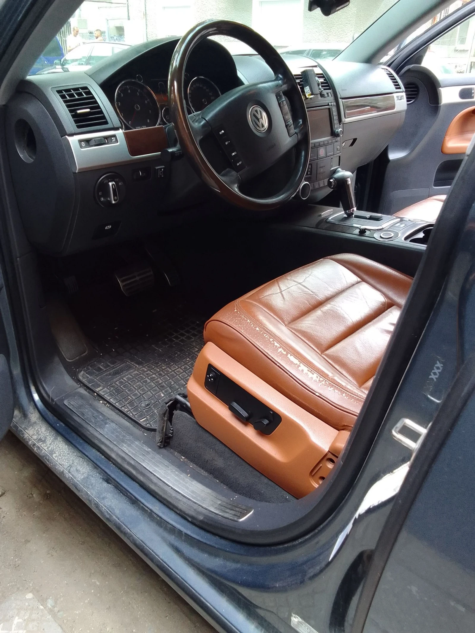 VW Touareg 4200 - изображение 7