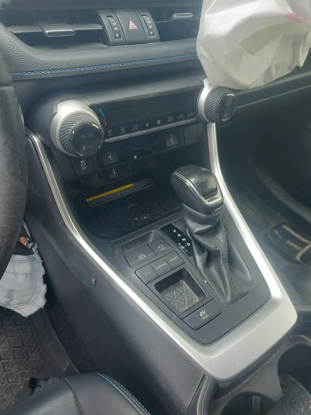 Toyota Rav4 2.0 hibrid  - изображение 2