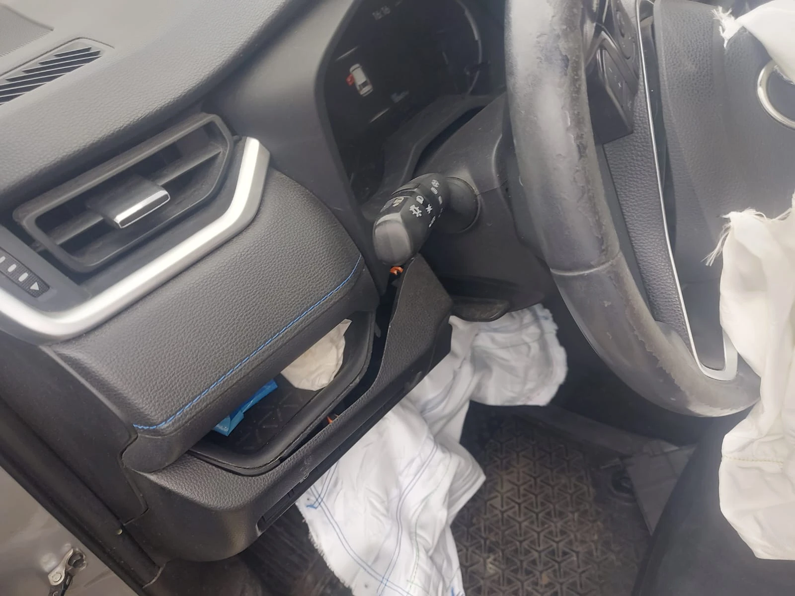 Toyota Rav4 2.0 hibrid  - изображение 9