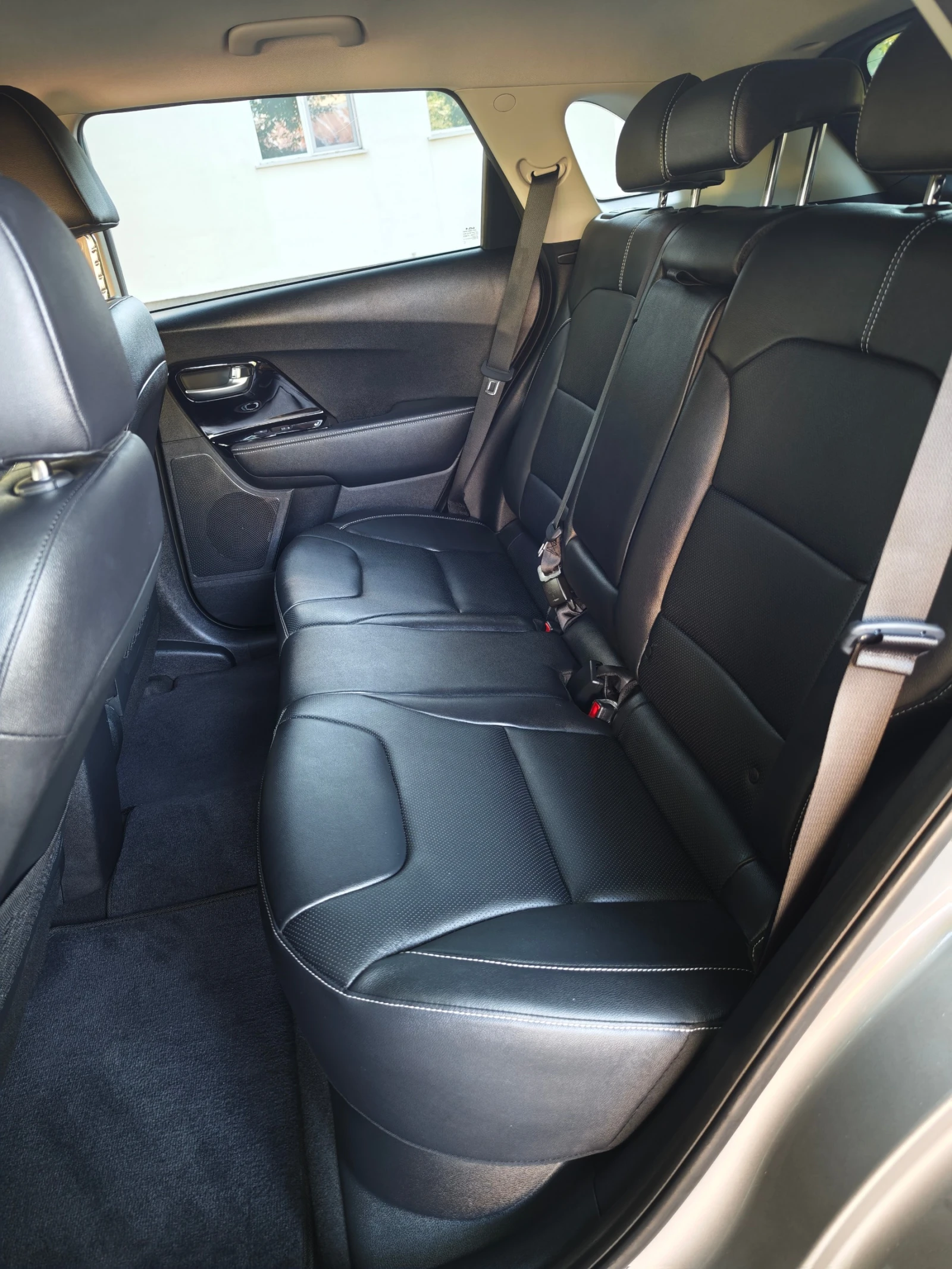 Kia Niro 64 kW, снимка 17 - Автомобили и джипове - 56232801