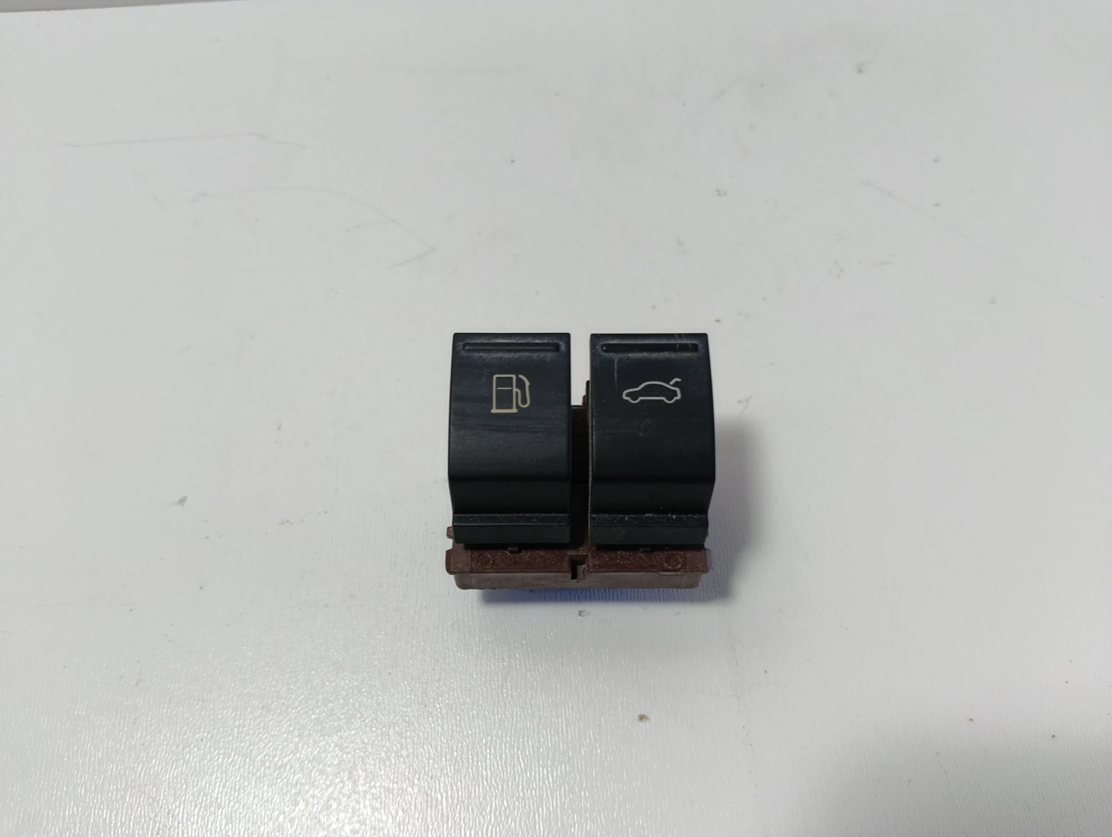 копче отваряне заден капак 3C0959903B VW Passat CC