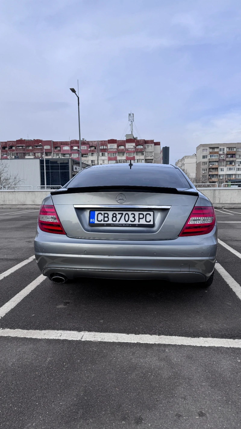 Mercedes-Benz C 180 CGI, снимка 4 - Автомобили и джипове - 44225735