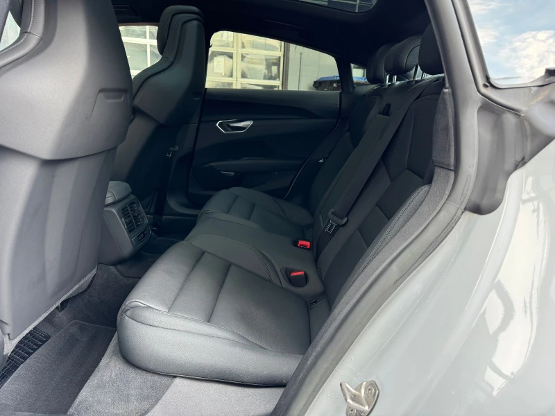 Audi E-Tron GT QUATTRO/ MATRIX/ PANO/ B&O/ CAMERA/, снимка 14 - Автомобили и джипове - 49807464