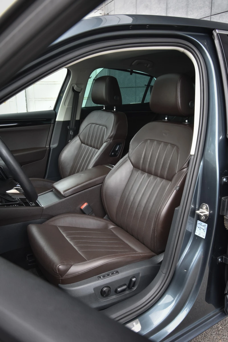 Skoda Superb 2.0 TSI 280 PS L&K, снимка 7 - Автомобили и джипове - 51709686