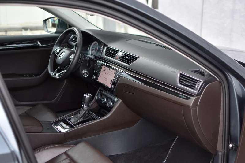 Skoda Superb 2.0 TSI 280 PS L&K, снимка 11 - Автомобили и джипове - 51709686