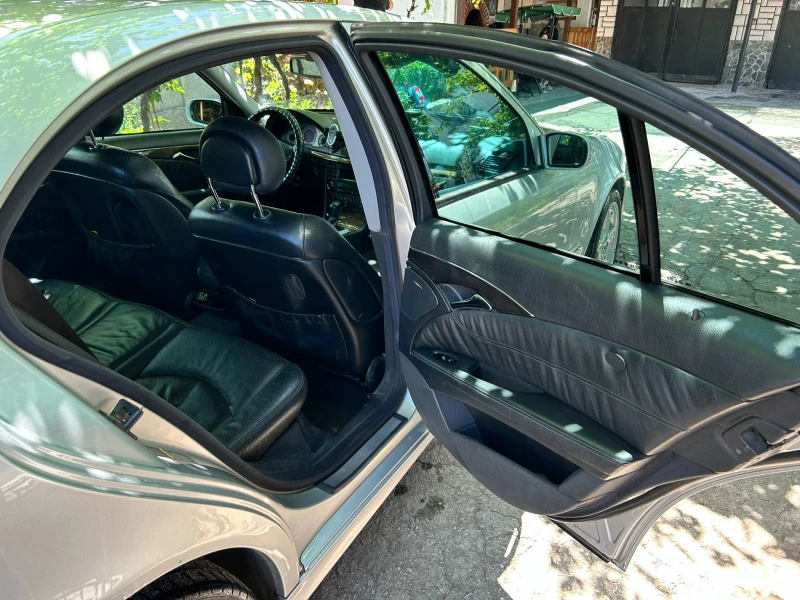 Mercedes-Benz E 320, снимка 11 - Автомобили и джипове - 52388601