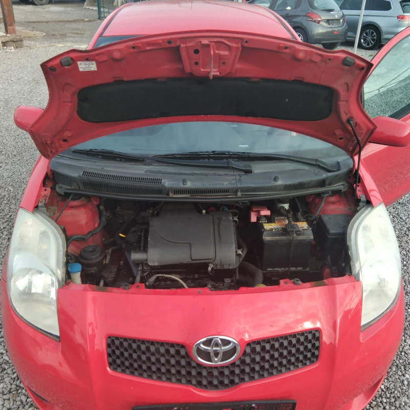 Toyota Yaris 1.0, снимка 12 - Автомобили и джипове - 52719917