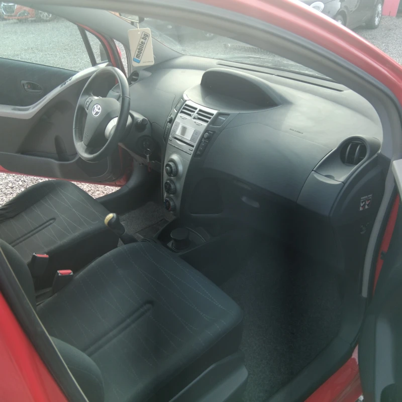 Toyota Yaris 1.0, снимка 13 - Автомобили и джипове - 52719917