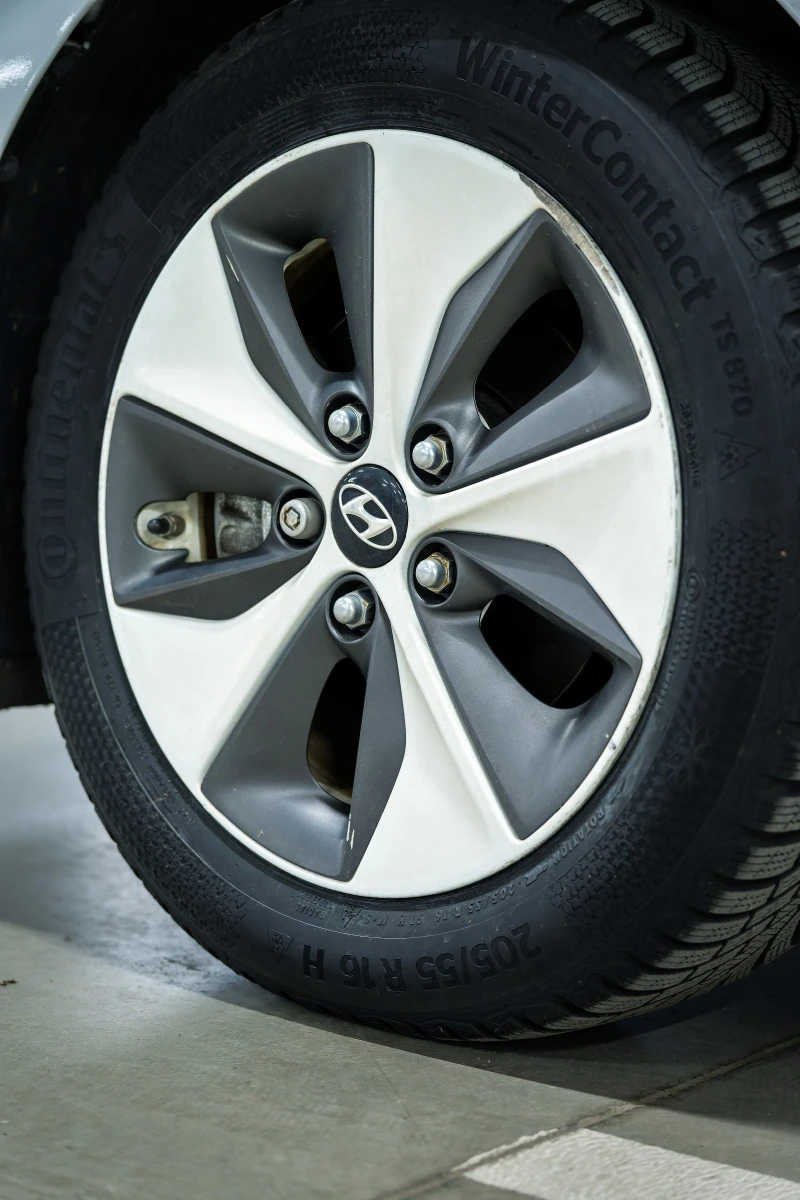 Hyundai Ioniq, снимка 13 - Автомобили и джипове - 52765046