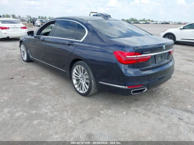 BMW 750 ДИГИТАЛНО* ТАБЛО* МАСАЖ* КАМЕРА* ДИСТРОНИК* ОБДУХВ, снимка 3 - Автомобили и джипове - 48268529