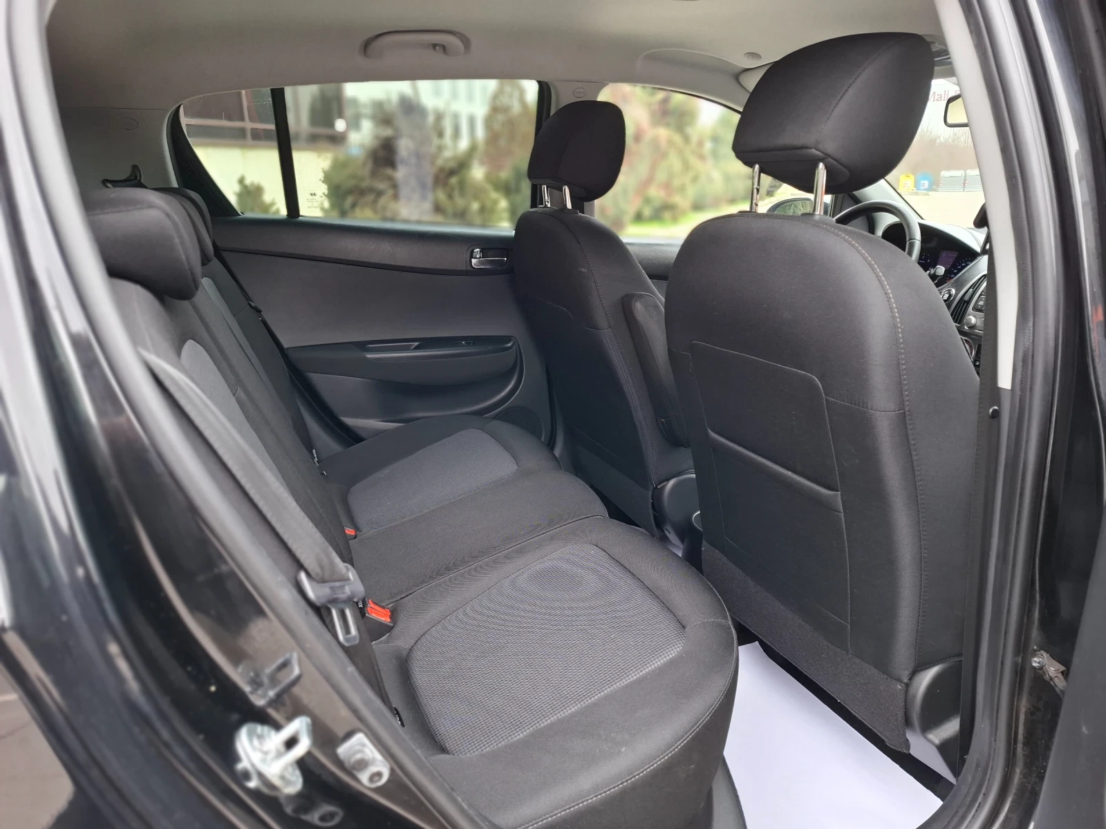 Hyundai I20 1.4CRDi 90hp * КЛИМАТРОНИК * EURO 5 * КАМЕРА * , снимка 16 - Автомобили и джипове - 53647999