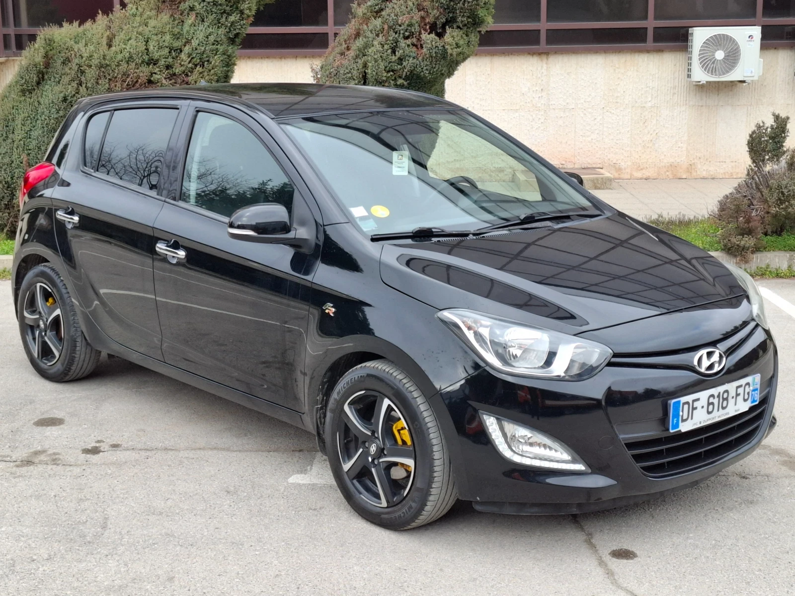 Hyundai I20 1.4CRDi 90hp * КЛИМАТРОНИК * EURO 5 * КАМЕРА * , снимка 6 - Автомобили и джипове - 53647999