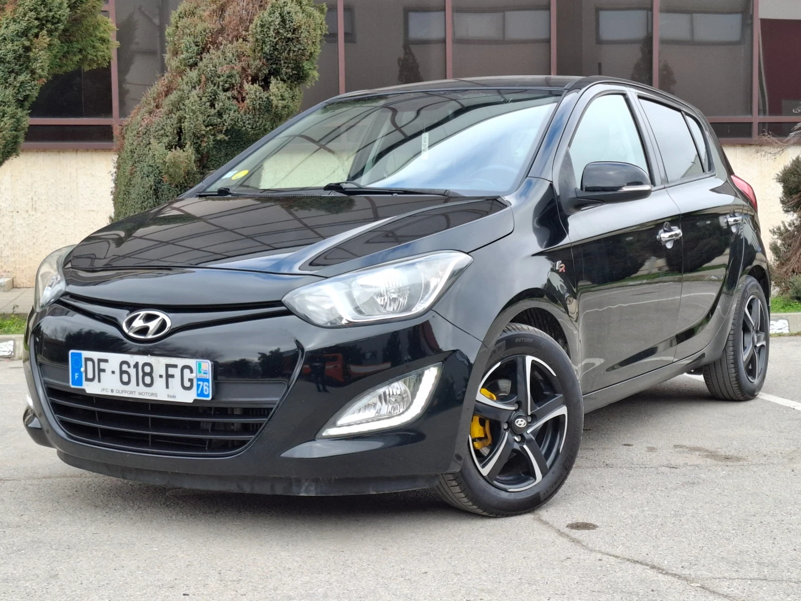 Hyundai I20 1.4CRDi 90hp * КЛИМАТРОНИК * EURO 5 * КАМЕРА * , снимка 2 - Автомобили и джипове - 53647999