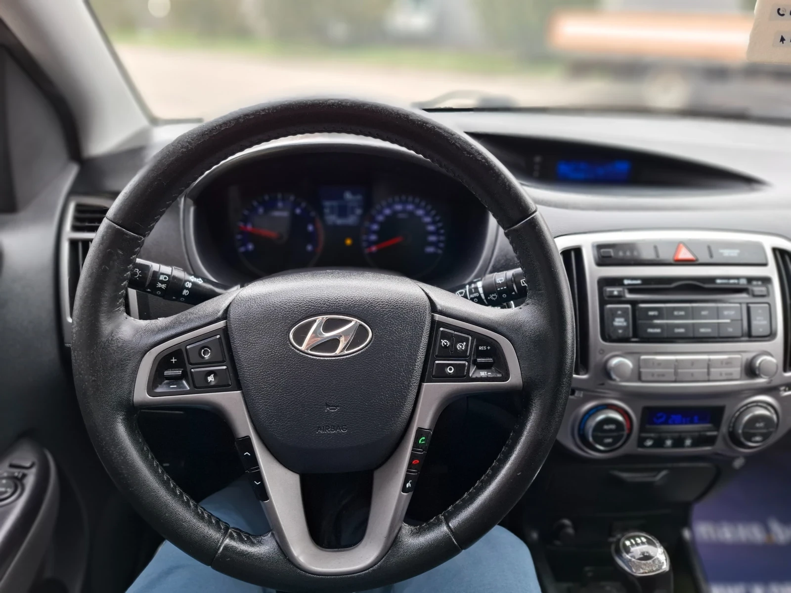 Hyundai I20 1.4CRDi 90hp * КЛИМАТРОНИК * EURO 5 * КАМЕРА * , снимка 11 - Автомобили и джипове - 53647999